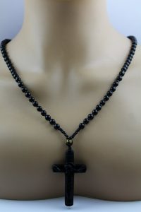 Obsidian Kette Kreuz Anhänger Jesus schwarze Edelsteine Edelsteinschmuck Damenschmuck