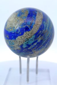 Lapislazuli Kugel Azur Blau Goldadern Handgeschnitzt poliert Plexiglasständer
